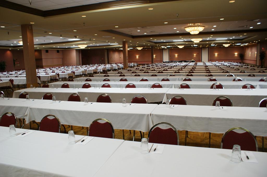 Decatur Conference Center And Hotel Exterior photo